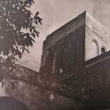 La villa � infatti stata abbandonata pi� di cinquant�anni fa, quando i proprietari dell�epoca si trasferirono altrove e frazionarono l�immobile tra pi� eredi